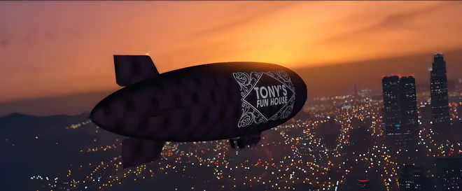 A screenshot of a blimp in GTA Online.