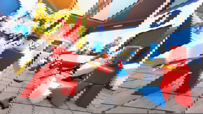 Roblox characters fighting in Flag Wars.