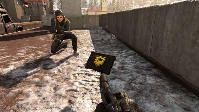Ground Loot and Contracts Return to Warzone Solo Matches