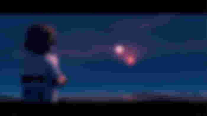Luke looks at the moons of Tatooine in Lego Star Wars: The Skywalker Saga.