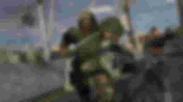 Warzone 2: Two characters with weapons