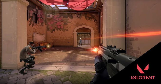 A player is using the Phantom gun to target Jett on the Ascent map while stood next to Phoenix in Valorant.