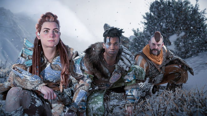 Aloy and her friends crouched down in Horizon Forbidden West screenshot