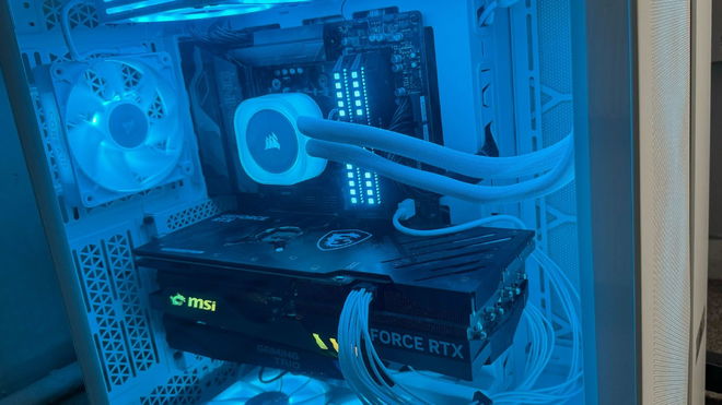 A Corsair 6500D AIRFLOW case with a 4080 inside, Corsair AIO cooling the CPU, and it offers blue lighting