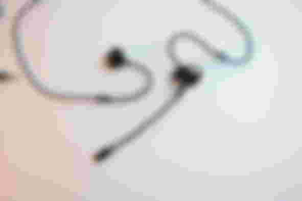 earbuds-for-mobile-gaming-SteelSeries-TUSQ