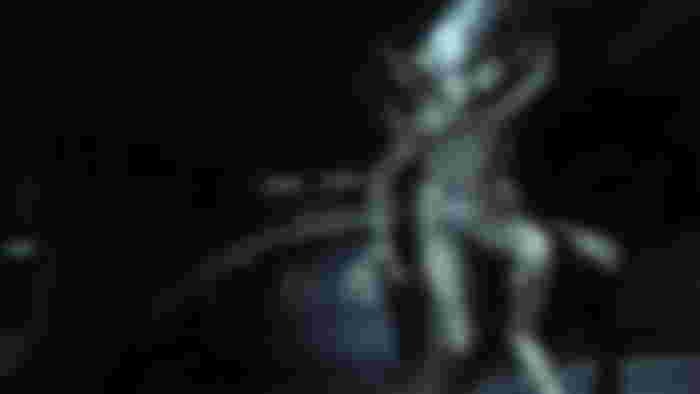 aaa alien game a xenomorph stalks a darkly lit area.