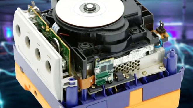 An open GameCube with a flippydrive modchip installed 