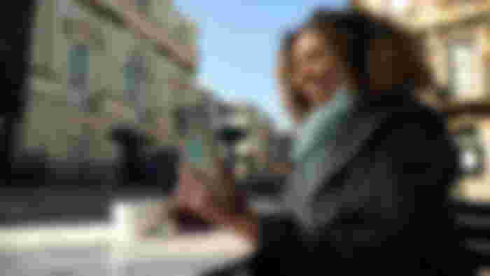 Women drinking coffee while using a Samsung phone with EE branding.