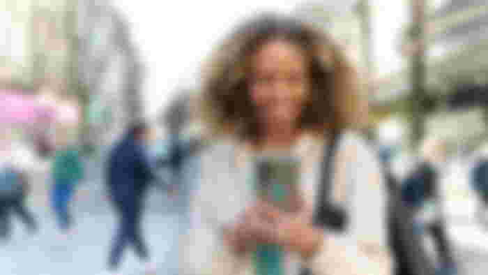 Women using a Samsung phone with EE branding.