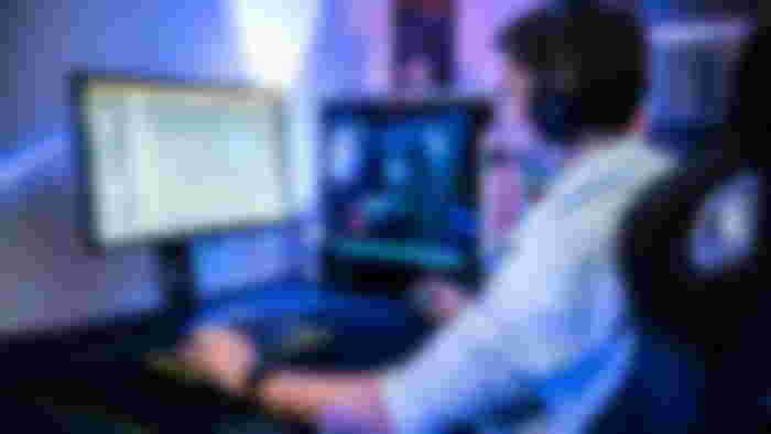 A gamer using Discord.
