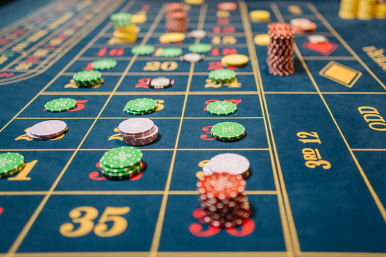 Chip bets on the Table