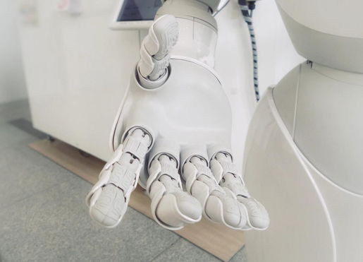 Robotic Arms plugged into paralysed man’s brain lets him feed himself