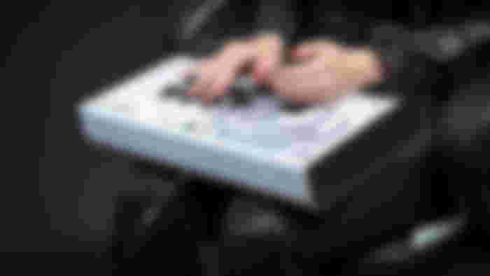 kayane using the nacon daija arcade stick white version