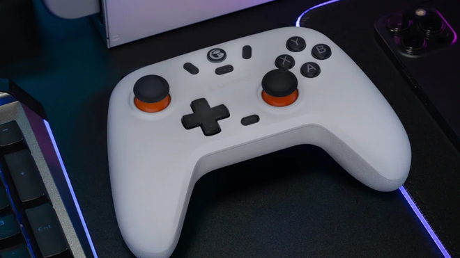 GameSir Nova Lite in white lying on a desk from press image