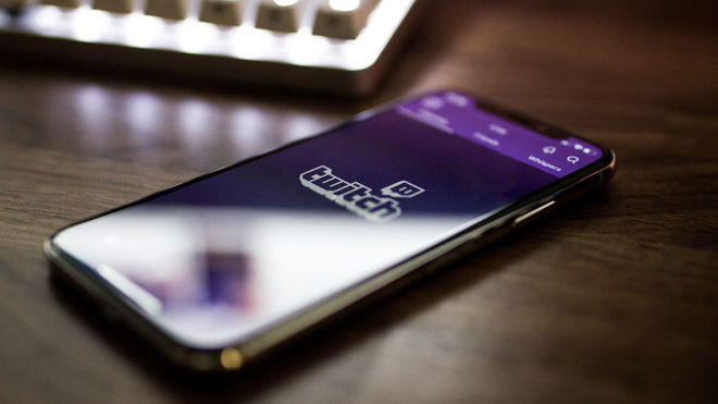 Twitch iOS App on iPhoneX.