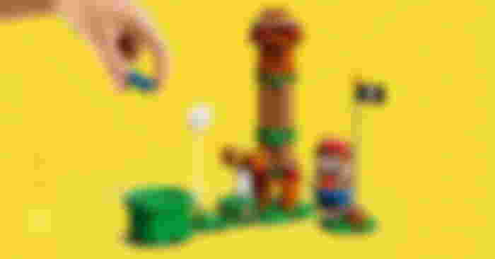 LEGO Super Mario playing
