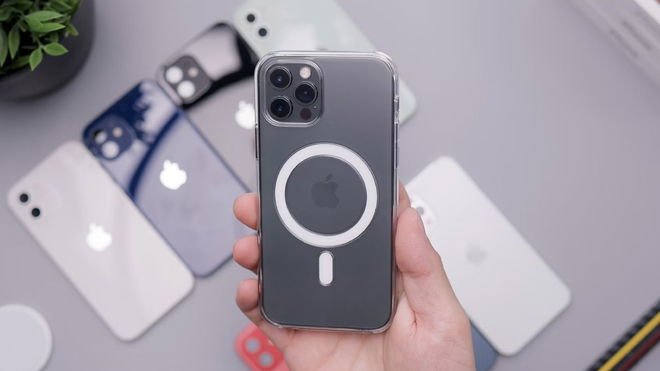 Someone holding an iPhone with a clear MagSafe case on it.