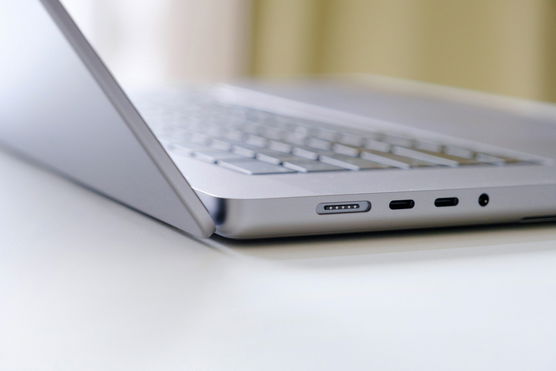 How To Clean A USB-C Charging Port