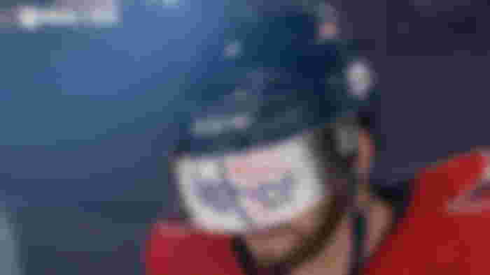 Close up of ice hockey player in reflective visor - NHL 23 can't connect to store