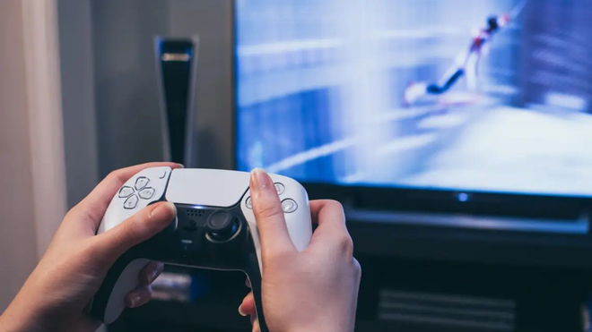 Capture card - User playing a game on PS5