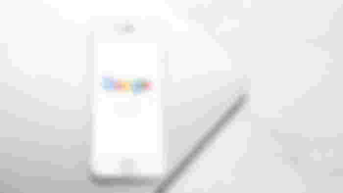 Google logo on an old iPhone.