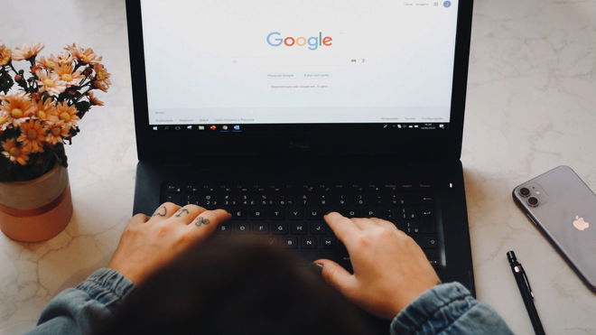 Google Chrome error code "Out of Memory" - An image of a person using Chrome on laptop