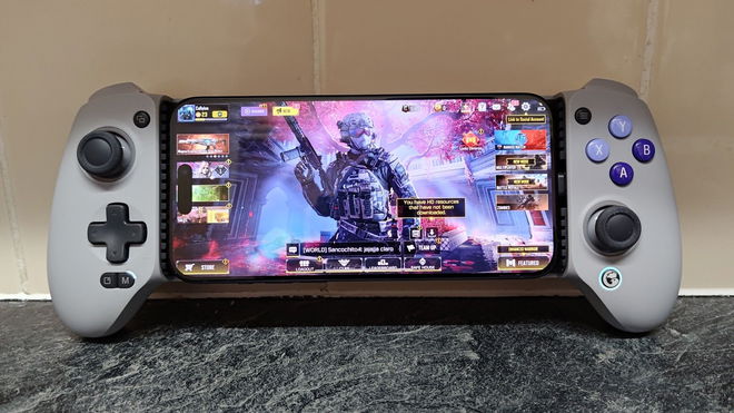 The iPhone 15 Pro Max with the Gamesir G8 Galileo attached