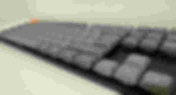 Different shades of grey make up the keys on the Keychron K5 Max.