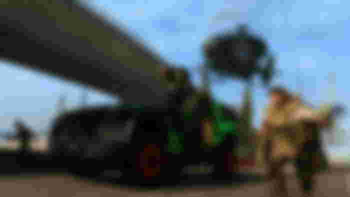 Warzone Mobile players running near vehicles