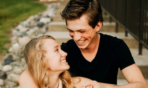 Tinder now lets anyone background check matches, but experts are worried