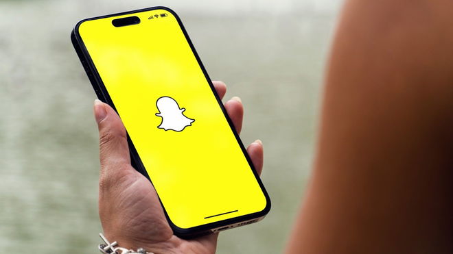 SMO Snapchat - An image of Snapchat on mobile