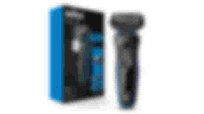 Braun product image of a blue and black electric razor.