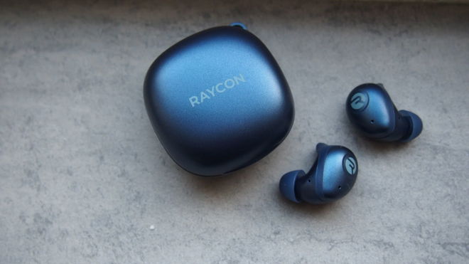 Raycon invisible earbuds and case